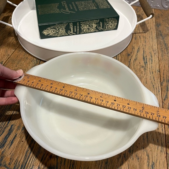🌺 Fire-King Anchor Hocking milk glass baking dish with two handles - Picture 7 of 8